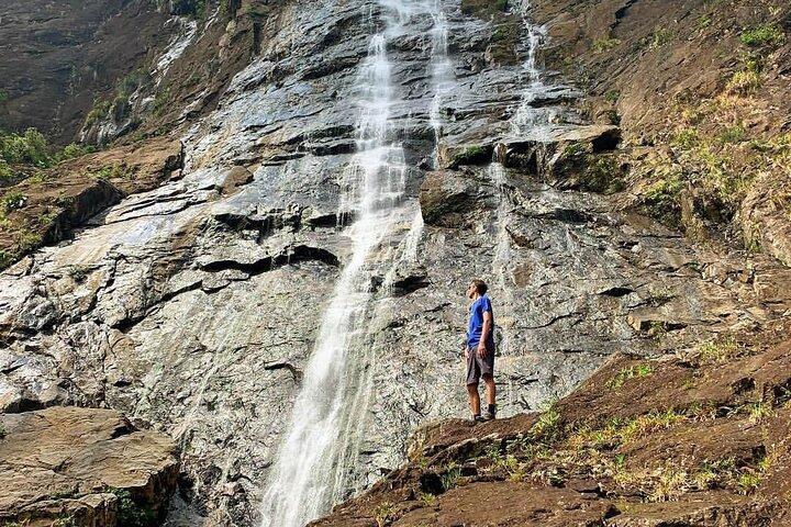 Tour de trekking guiado de día completo en el Parque Nacional Bach Ma Vietnam