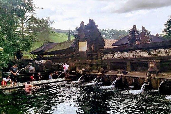 プライベート 1 日ツアー グヌン カウィ寺院と火山ツアー