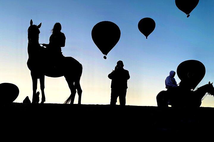 カッパドキアの乗馬で渓谷を散策—サンセット/ホテル送迎