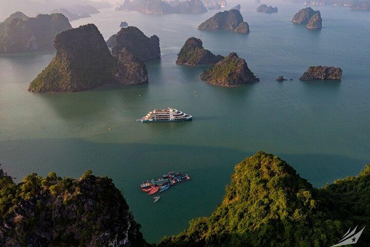 Capella Cruise Halong Bay 3 giorni 2 notti Pernottamento in crociera a 6 stelle