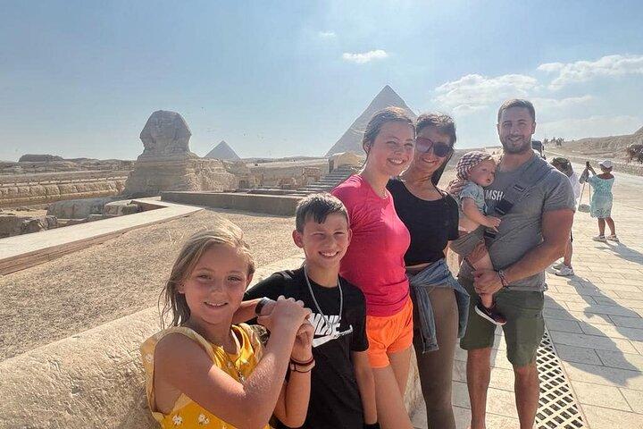 Private Layover Tour in Giza Pyramids, Sphinx & Egyptian Museum
