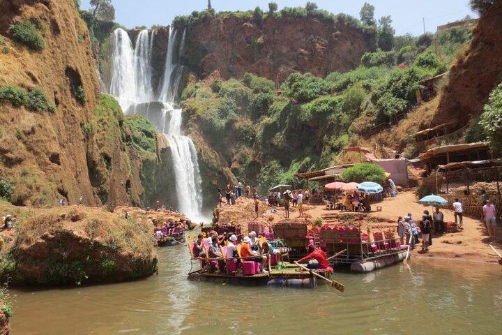 Marrakech: cascate di Ouzoud, tour guidato in montagna e giro in barca