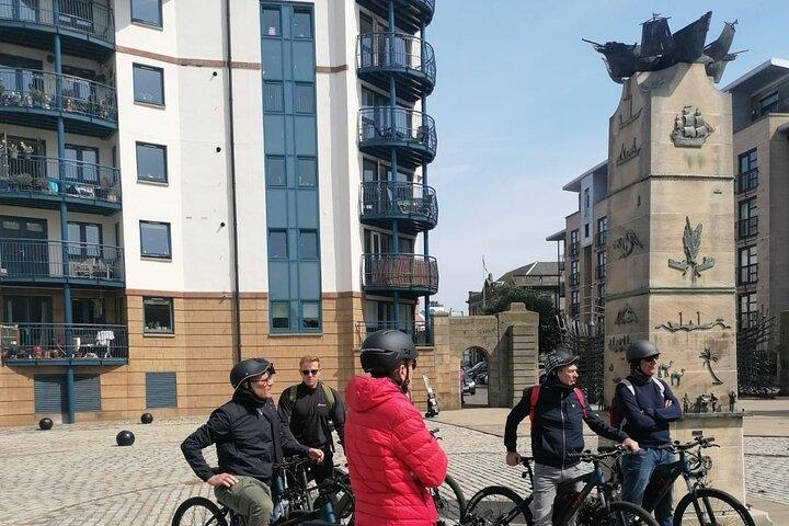 Impressionante passeio de bicicleta elétrica em Edimburgo, com máximo de 10 pessoas, grupo pequeno