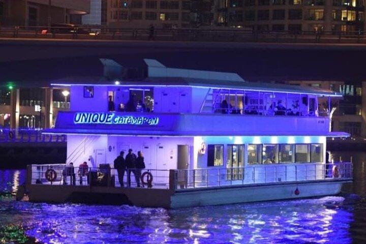 Cena en crucero Marina Dhowe con traslados privados