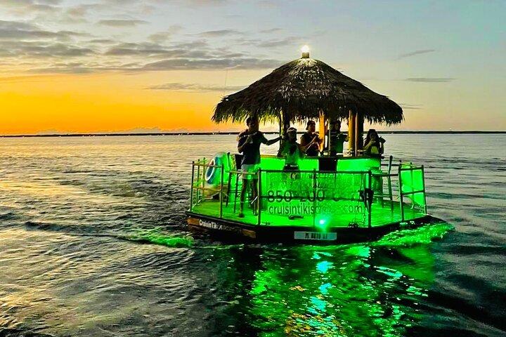 Original CRUISIN 'TIKIS Tänd på lagunen - En glöd Tiki Bar Cruise