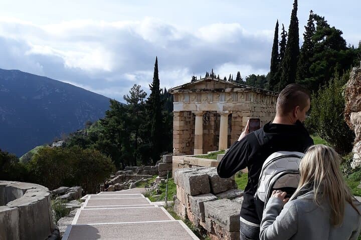 Delphi, Thermopylae, Corycian Cave 300 Spartans private tour