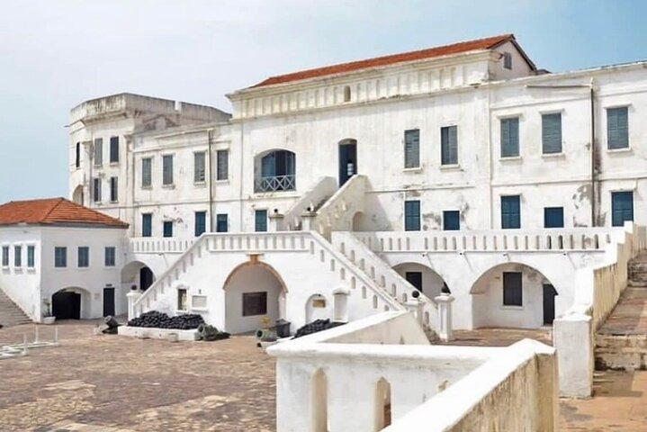 Castelo de Cape Coast, Rio Escravo Assin Manso e Porta Sem Retorno