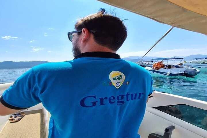 Angra e Ilha Grande da Rio: giro in barca con barbecue e bevande