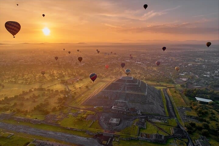 Balloon Flight + Cave Breakfast + Pick Up from CDMX or We Fly