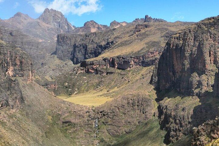 6-daagse privéwandeltocht in Mount Kenya via de Chogoria-Sirimon-route