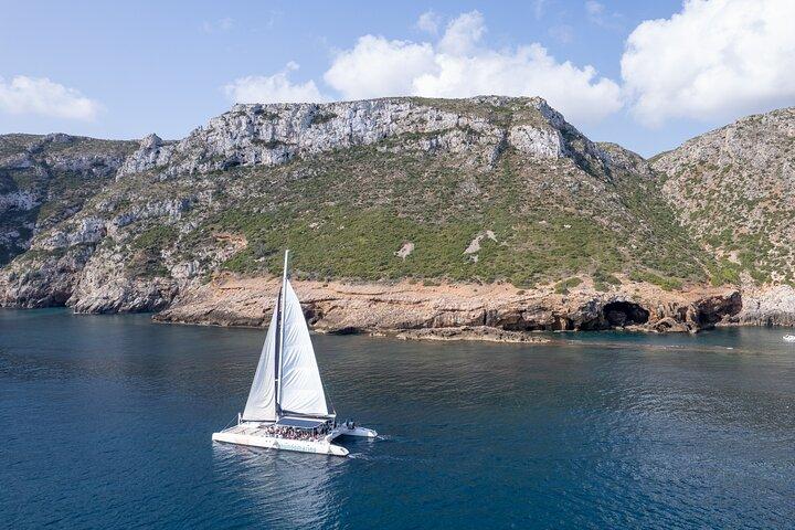Sejltur og svøm i Denia-bugten på en katamaran