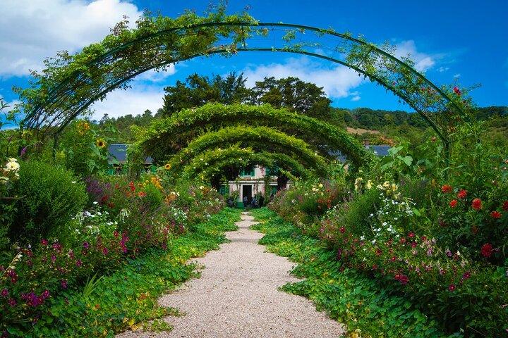 Transferts CDG avec visite privée à Giverny, Seine et dégustation de vins