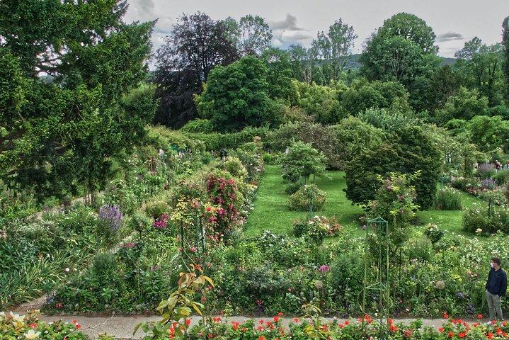 Transferts CDG avec visite privée à Giverny, Seine et dégustation de vins
