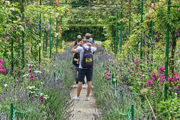 Transferts CDG avec visite privée à Giverny, Seine et dégustation de vins