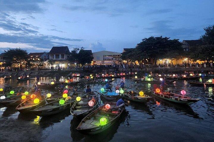Passeio a pé Hoi An - passeio pela cidade e Sampan com lanternas coloridas, mercado noturno