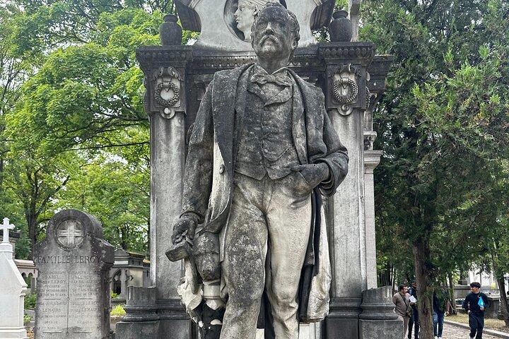 Père Lachaise's Cemetery Celebrities and Ghosts Mystery Tour