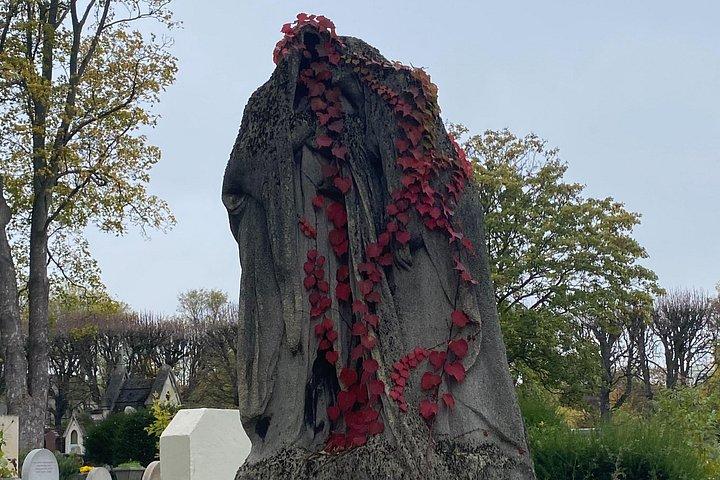 ペール ラシェーズ墓地の有名人と幽霊のミステリー ツアー