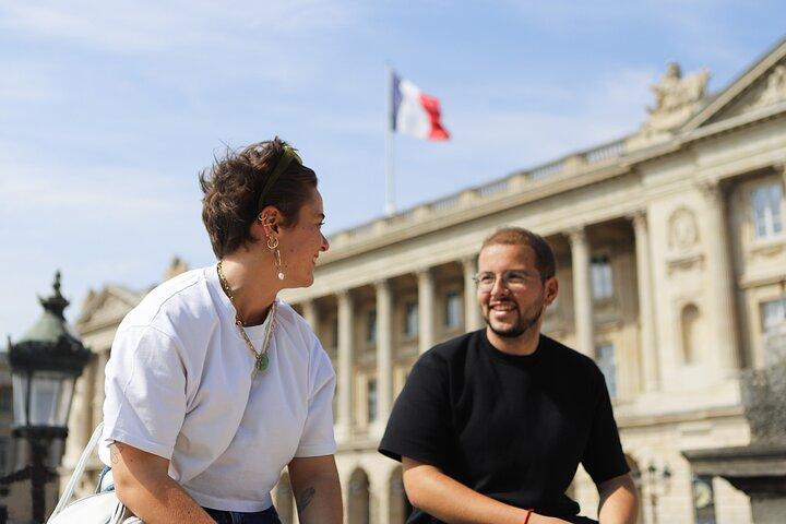 Paris revolutionerande vandringstur: ikoniska franska sevärdheter och berättelser