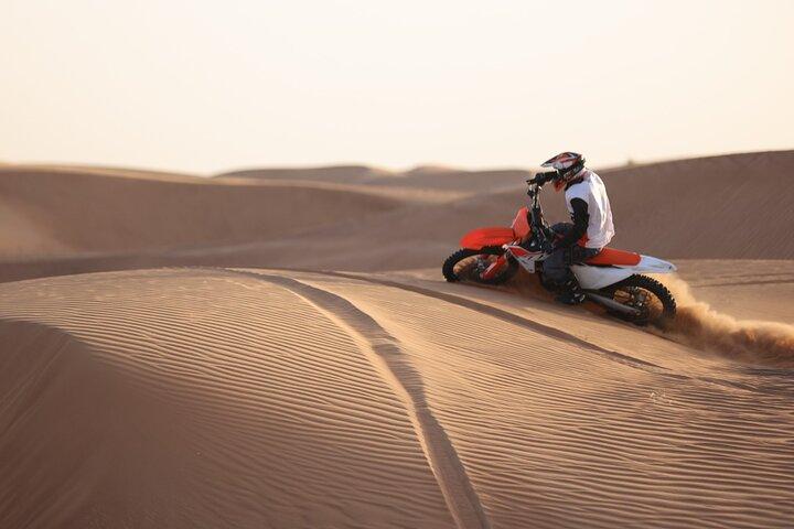 1 uur durende KTM 450CC crossmotor Desert Adventure Tours in Dubai