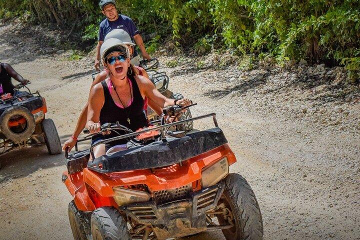 トゥルムでのアドレナリン ATV セノーテとジップライン体験