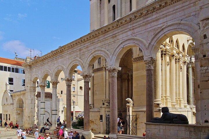 Traslado privado directo desde Dubrovnik a Split, conductor local