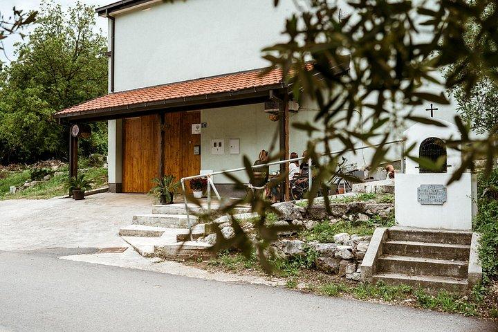ストンのひとくちの楽しみ: シュクルラ ワイナリーのワインとスナック