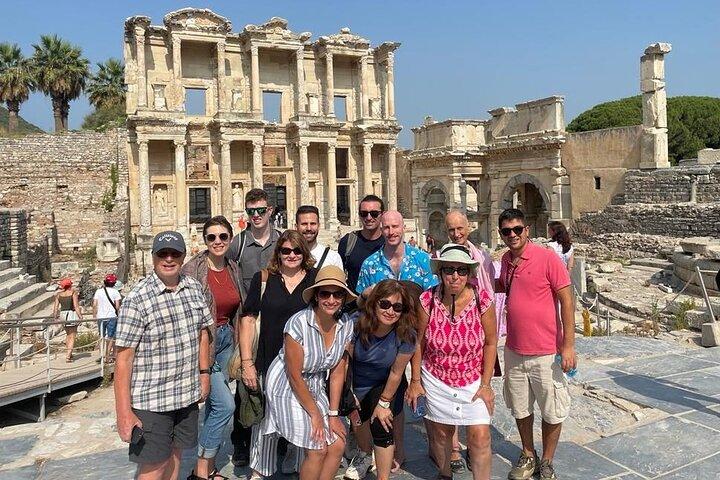 Tour para grupos pequeños de Éfeso y la Virgen María: hoteles y puerto de Kusadasi