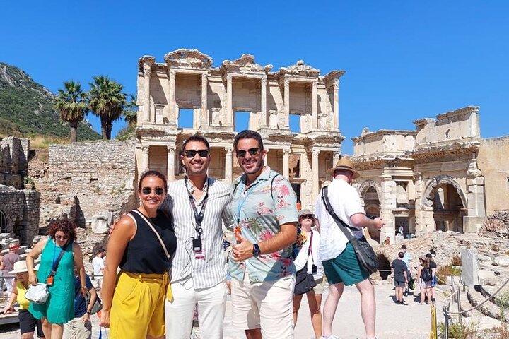Tour para grupos pequeños de Éfeso y la Virgen María: hoteles y puerto de Kusadasi