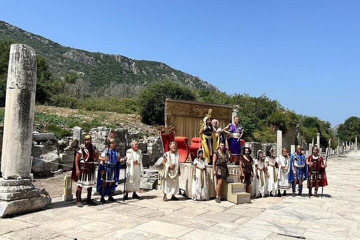 Tour para grupos pequeños de Éfeso y la Virgen María: hoteles y puerto de Kusadasi