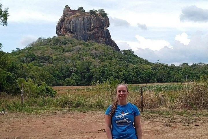 コロンボ発：シギリヤとダンブッラの日帰り旅行とサファリ