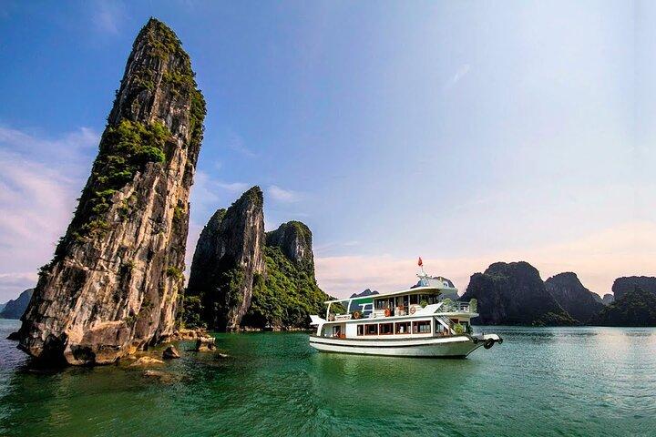 Croisière d'une journée dans la baie d'Halong Wonder (petit groupe en bateau et déjeuner buffet)