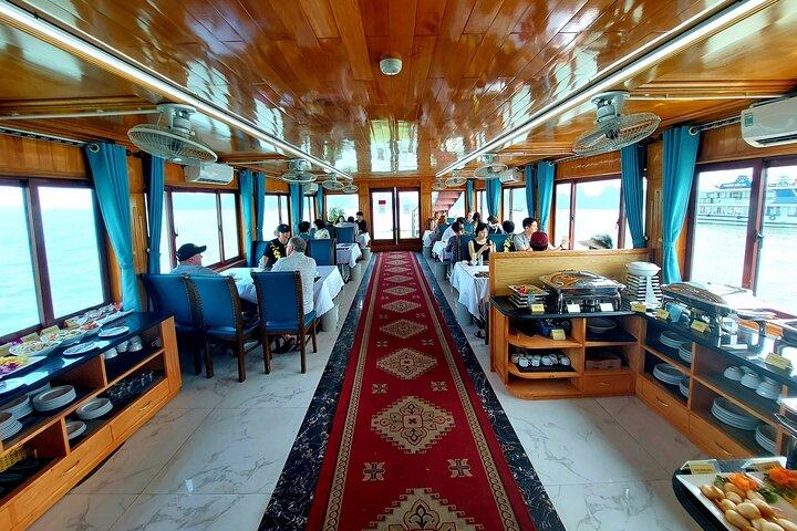 Croisière d'une journée dans la baie d'Halong Wonder (petit groupe en bateau et déjeuner buffet)