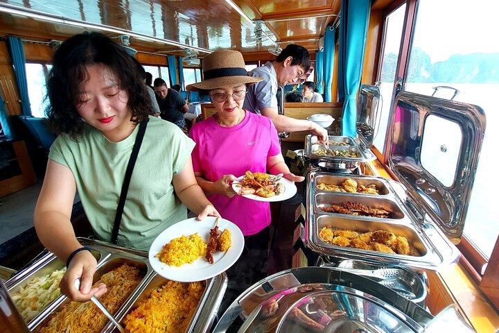 Croisière d'une journée dans la baie d'Halong Wonder (petit groupe en bateau et déjeuner buffet)