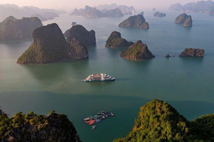 Capella TOP Luxury Cruise 2D1N Halong Bay & Lan Ha Bay saindo de Hanoi