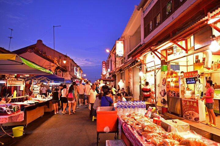 バンコク夜のトゥクトゥク ツアー : 市場、寺院、食べ物