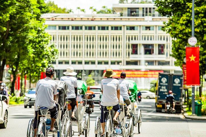 Lille gruppe Saigon City Tour: 3-timers cykeltur til skjulte historier