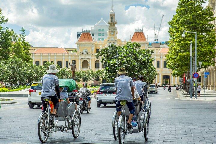Lille gruppe Saigon City Tour: 3-timers cykeltur til skjulte historier