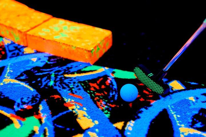 Billet til Mall of America Rock of Ages Blacklight Mini Golf