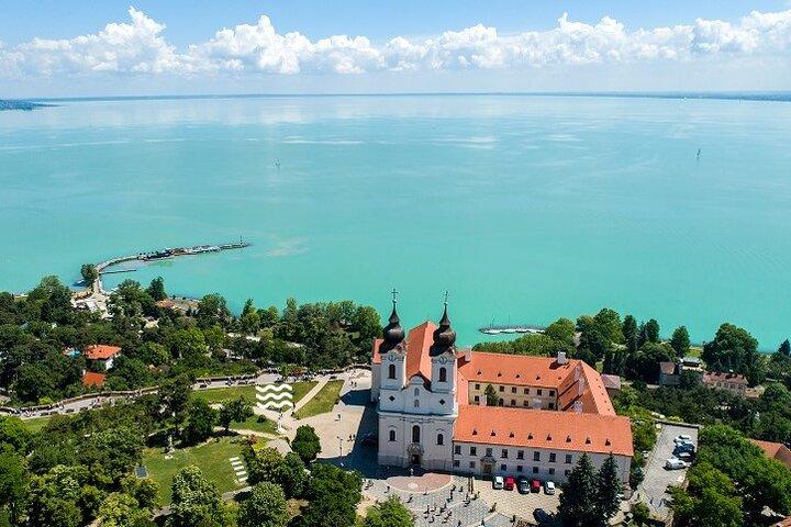 Privater Tagesausflug von Budapest zum Plattensee Tihany und zur Höhle Tapolca