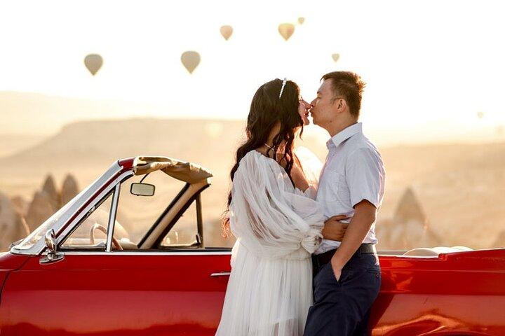 Expérience privée de chasse au ballon au lever du soleil en voiture classique