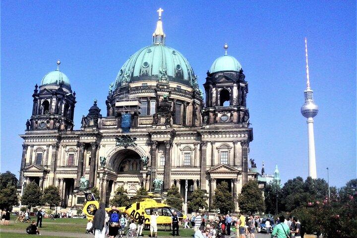Berlín-Highlights-and-Rickshaw con guía (Din EN 15565)