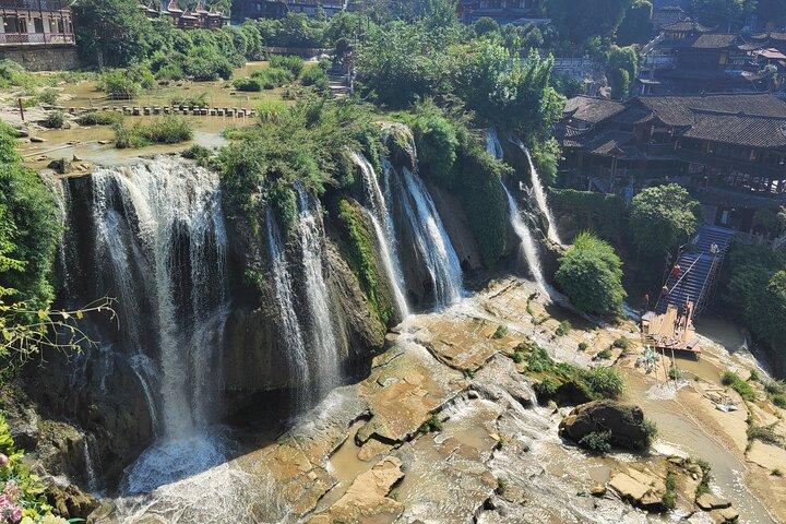 Transfer privado de Zhangjiajie para Fenghuang e pára na cidade velha de Furong