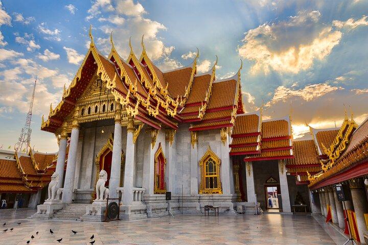 Explore a cultura de Bangkok com guia e motorista particular
