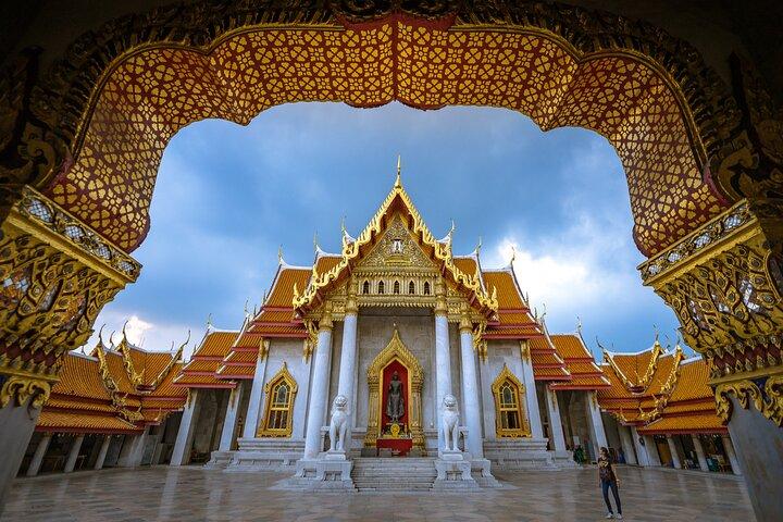 Explore a cultura de Bangkok com guia e motorista particular