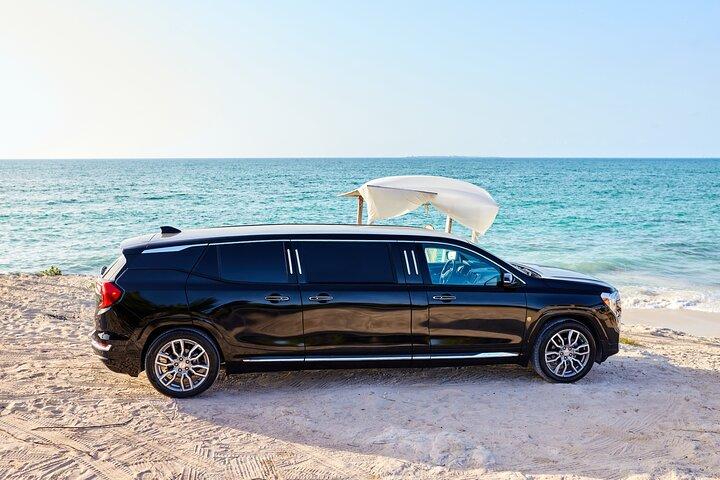 CUN空港からプラヤ ムヘレスまでのデラックス GMC リムジン