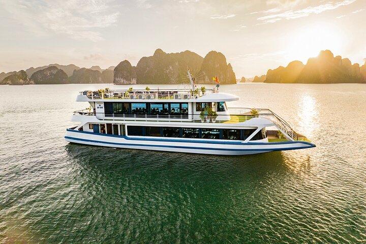 Crucero de lujo por la bahía de Halong Excursión de un día: almuerzo buffet, autobús limusina