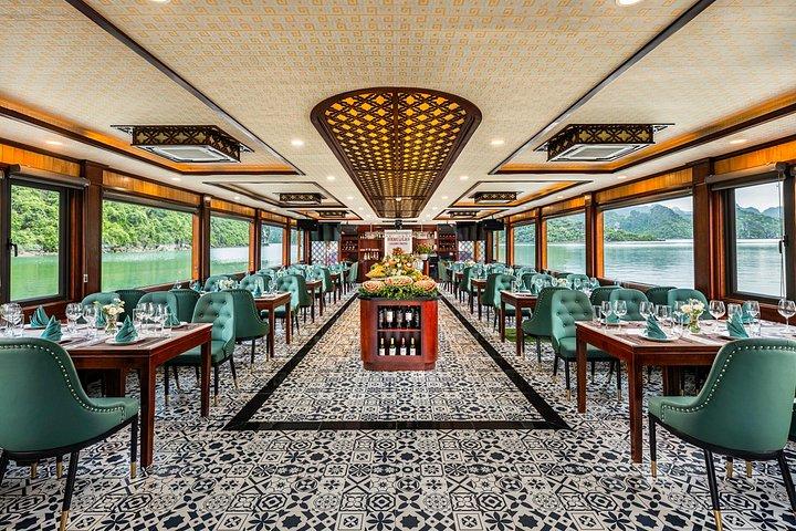 ハロン湾5つ星クルーズ日帰り旅行： ビュッフェランチ&リムジンバス
