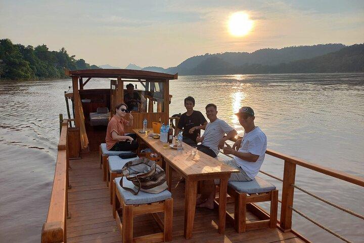 Luang Prabang Mekong Sunset Cruise og Hot Pot-middag