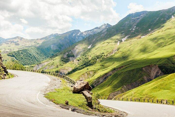 Tour di un'intera giornata a Kazbegi