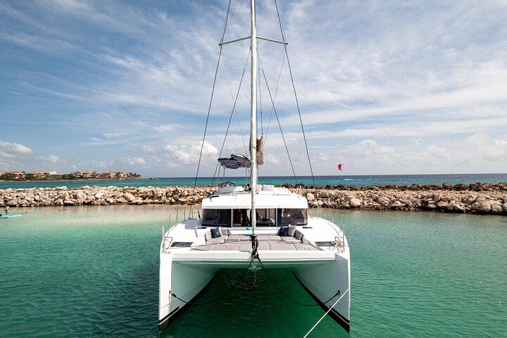 Private luxury catamaran in Tulum with snacks & open bar